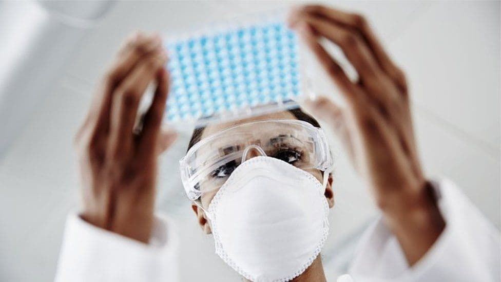 "Dy doza të vaksinës nuk ju mbrojnë nga Omicron, një e tretë rrit mbrojtjen në 75%"