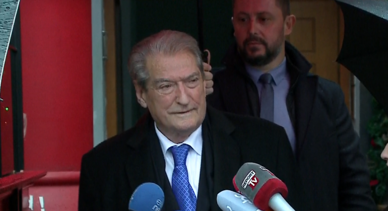 Berisha drejt ‘Air Albania’: Ditë e jashtëzakonshme, sot revolucion triumfi!