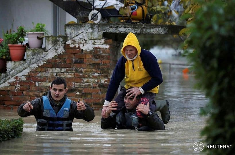 Efektivi shpëton qytetarin nga përmbytjet/ Braçe: Nder e respekt, shërbyen për njerëzit