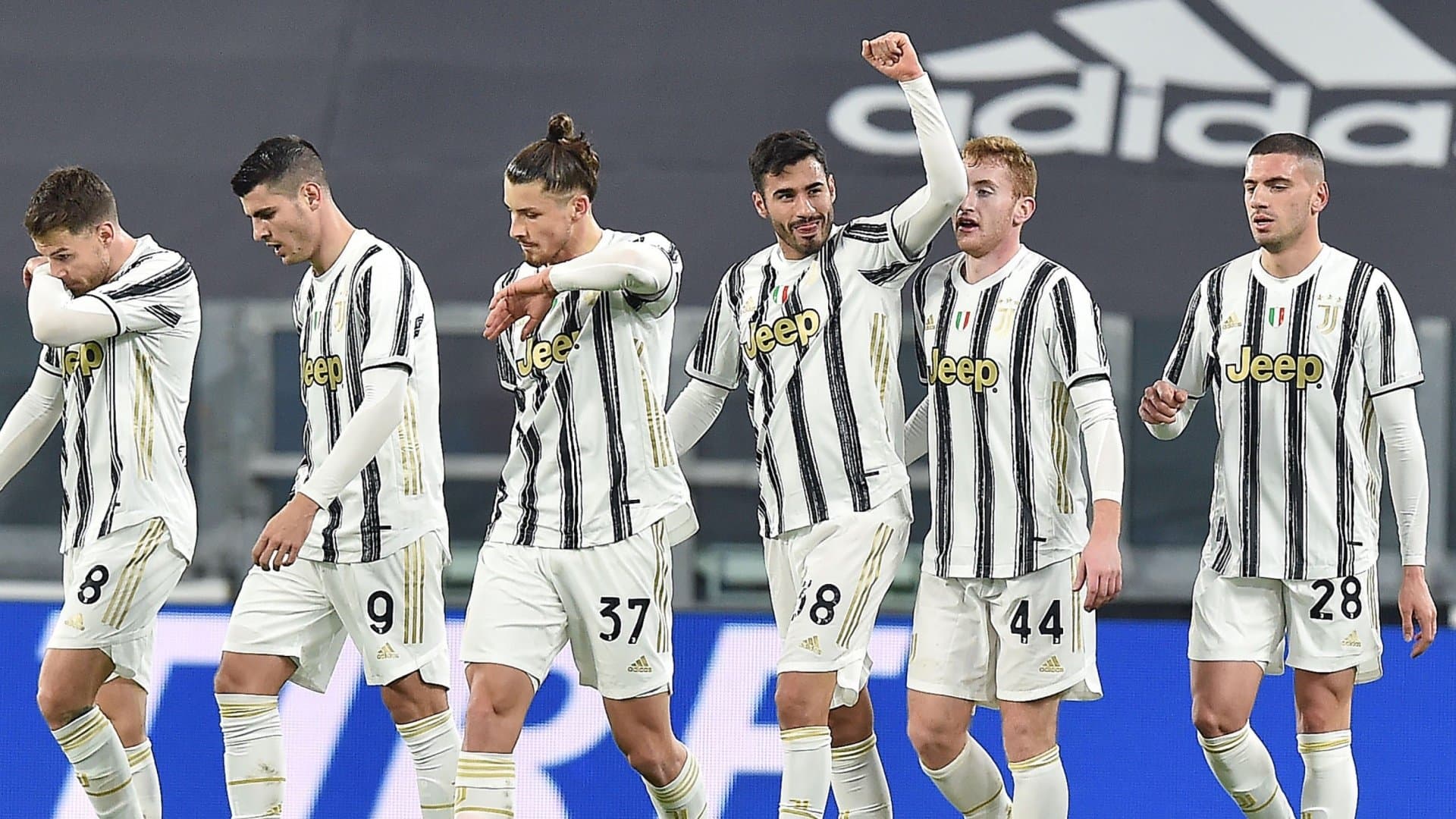 Allegri i tregon daljen dy lojtarëve 