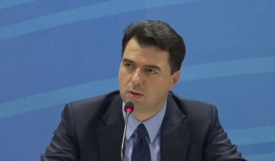 Basha: Sali Berisha është i përjashtuar, mund të hipë e të zbresë sa të dojë nga shkallët e PD!