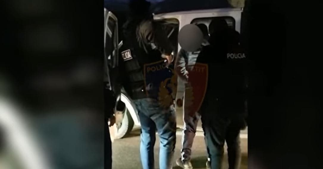 Me 23 emigrantë të paligjshëm në makinë, arrestohet 46-vjeçari në Korçë