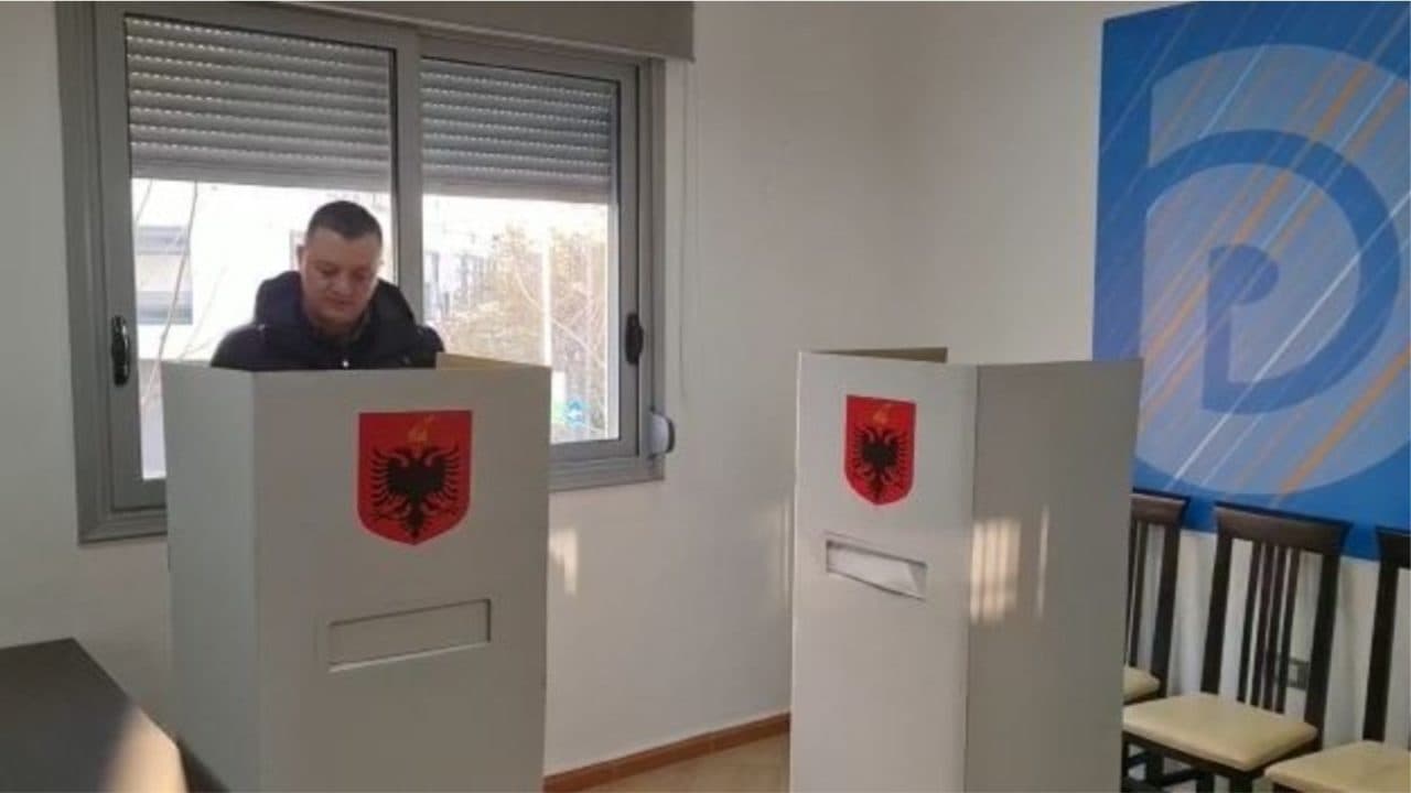 Shtyhet orari i votimit në Referendum, sa ishte pjesëmarrja deri në orën 15:00