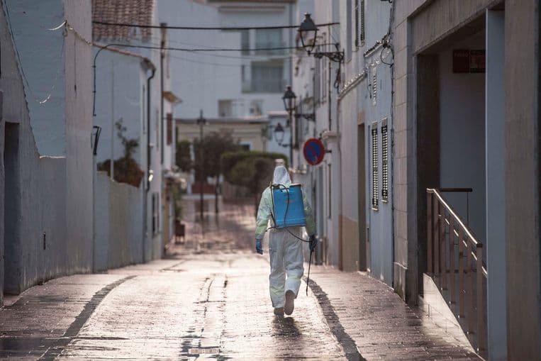 Rritet numri i rasteve me Covid në Spanjë, tejkalohet pragu i konsideruar si “rrezik shumë i lartë”