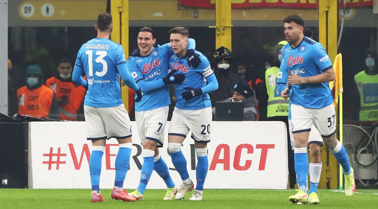 Napoli merr fitore me vlerë, Milani “thyhet” në shtëpi (VIDEO)