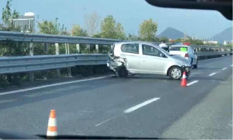 Aksident në Krujë/ Makina del jashtë rrugës, plagoset 17-vjeçari