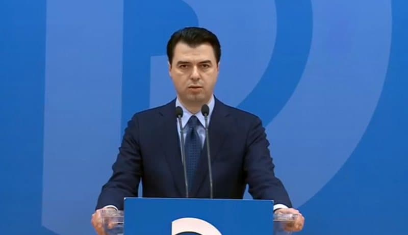 Pesë mijë të panjohur votuan shkarkimin e Berishës (VIDEO)