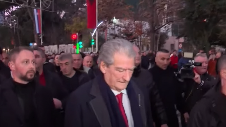 “Ballkani i Hapur”, Bumçi: Rama po e shet Vuçiç si lider Europian. Harxhi: Përrallë e shëmtuar