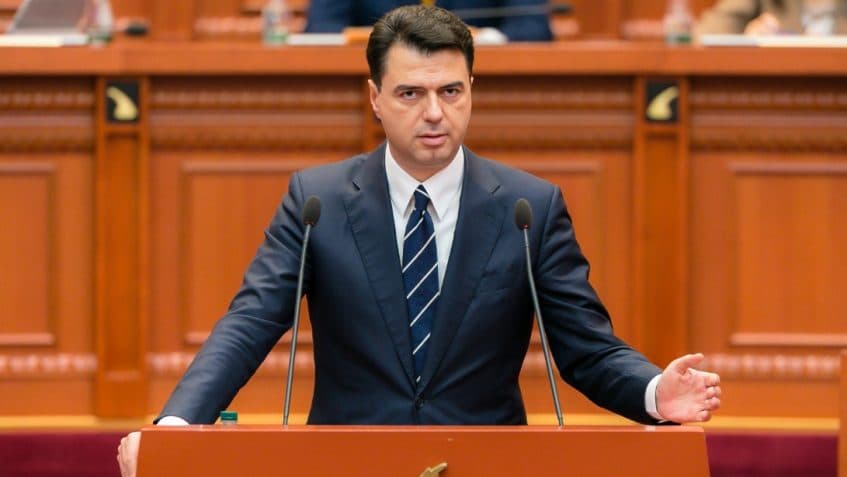 Basha: Një kastë e vjetër po zbraz Shqipërinë