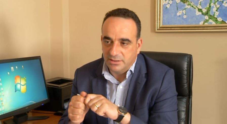 Qeveria liron nga detyra drejtorin e AKU-së, Bledar Skënderin