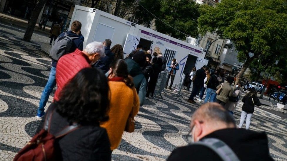 Europa rivendos kufizimet pas përhapjes së Omicron