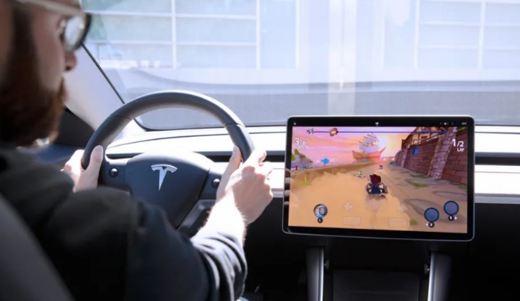 Nisin hetimet për veturat “Tesla”