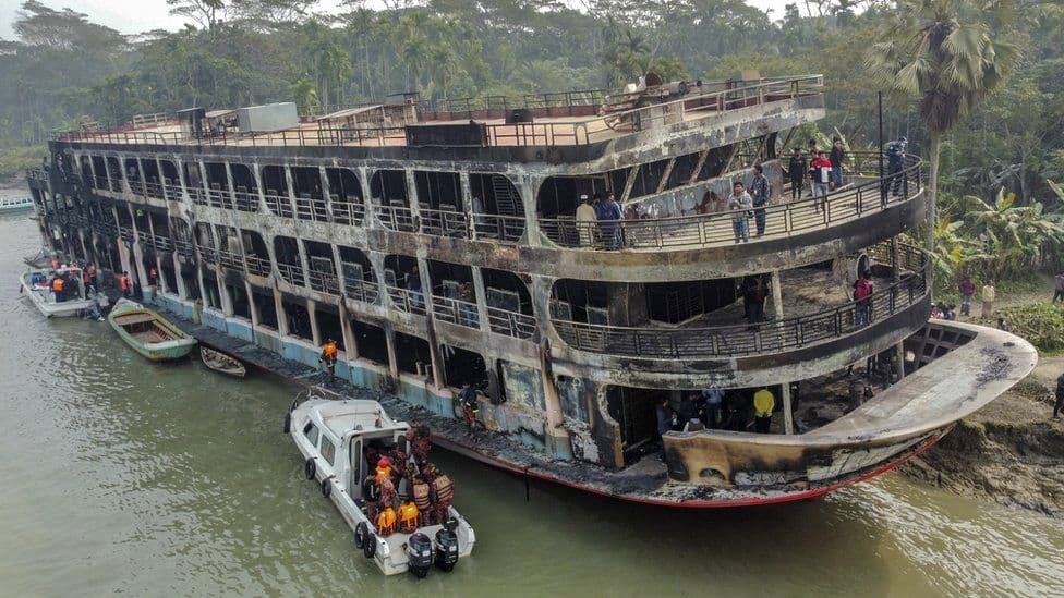 Trageti përfshihet nga flakët në Bangladesh, humbin jetën 37 persona