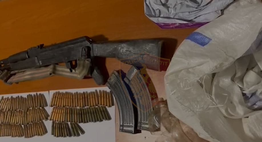 Sekuestrohen armë zjarri dhe municion luftarak, në pranga poseduesi