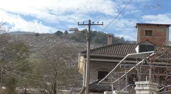 Derviciani pa energji elektrike/ Banorët: Shkëputen orar pa orar, po na dëmtojnë pajisjet (VIDEO)
