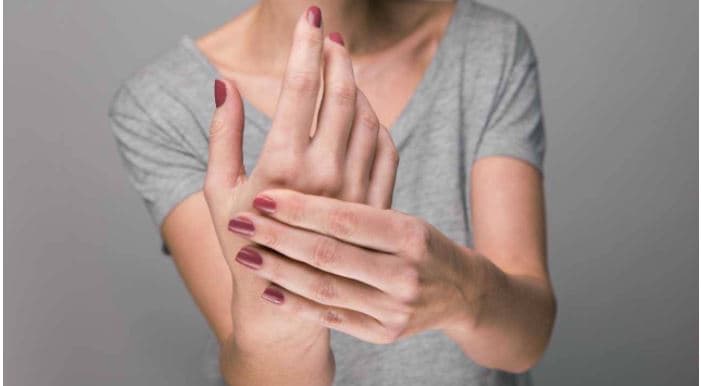 Keni gjithmonë dhimbje në duar? Shkak mund të jetë osteoartriti