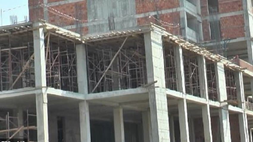 Punëtori ra nga pallati në ndërtim dhe ndërroi jetë, 3 të arrestuar në Tiranë