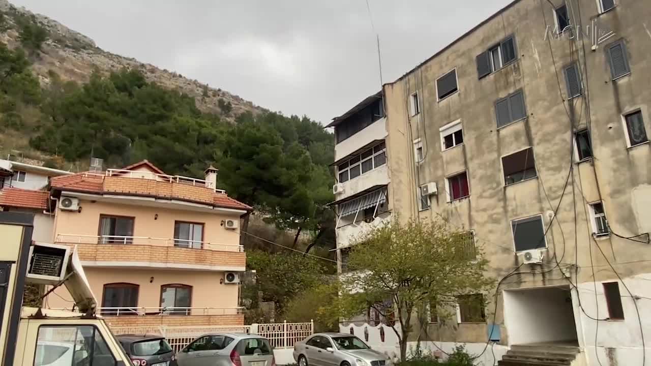 Rënia e gurëve nga mali, banorët e Shëngjinit: Jemi të rrezikuar, të ndërhyjnë autoritetet  (VIDEO) 