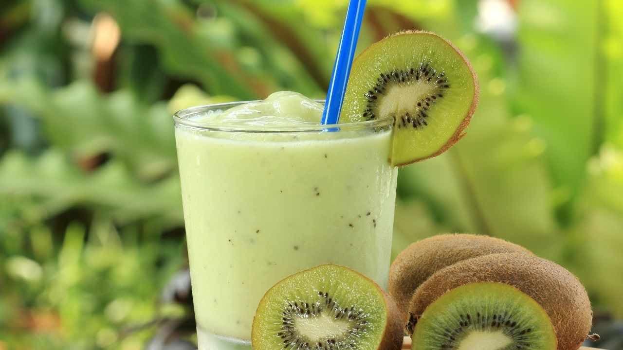 Pija ideale detoks që nuk duhet të mungojë pas darkave festive
