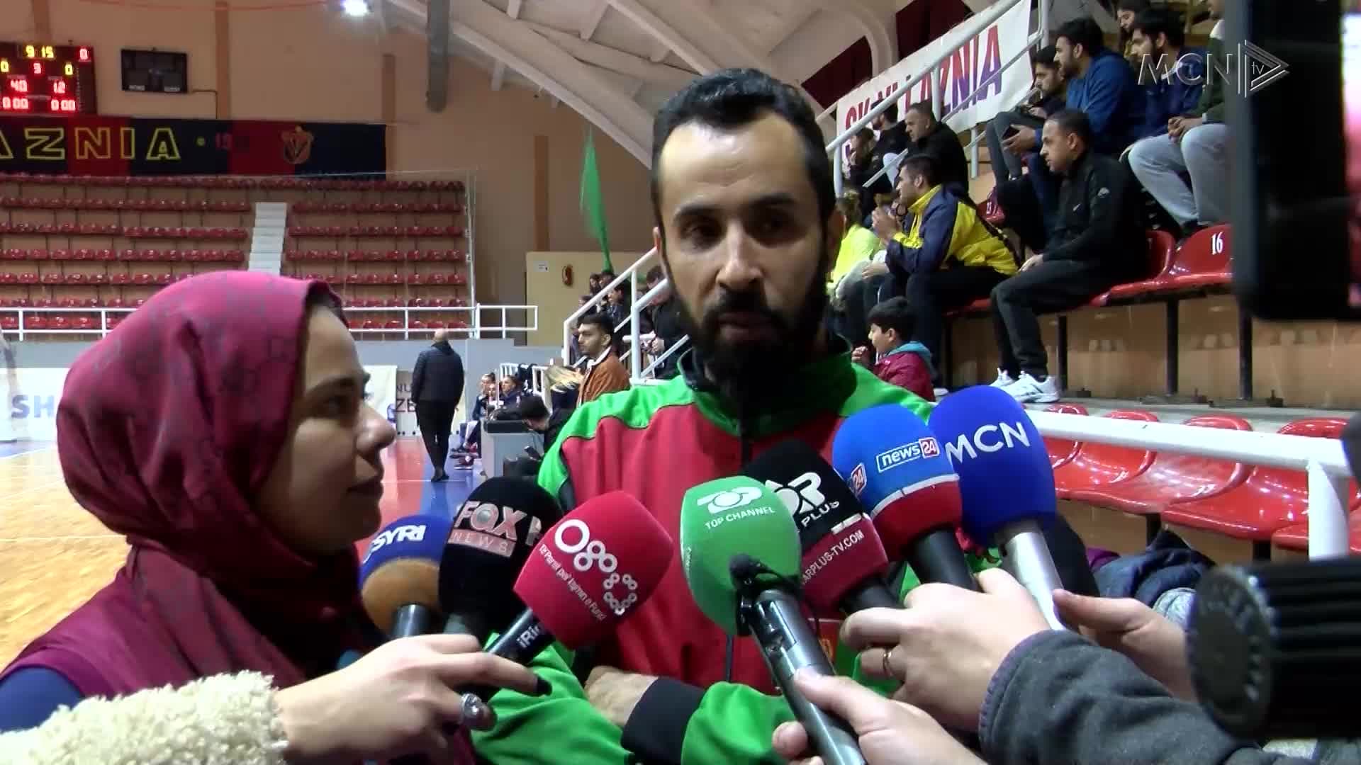 Ndeshja e shpresës në parket (VIDEO)