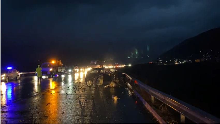 Aksidenti tragjik ku humbën jetën babë e bir, arrestohet drejtuesi i 'Benz'-it