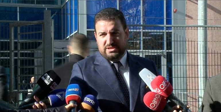 Resuli kallëzon në SPAK Milva Ekonomin dhe dy zyrtarë të tjerë (VIDEO)