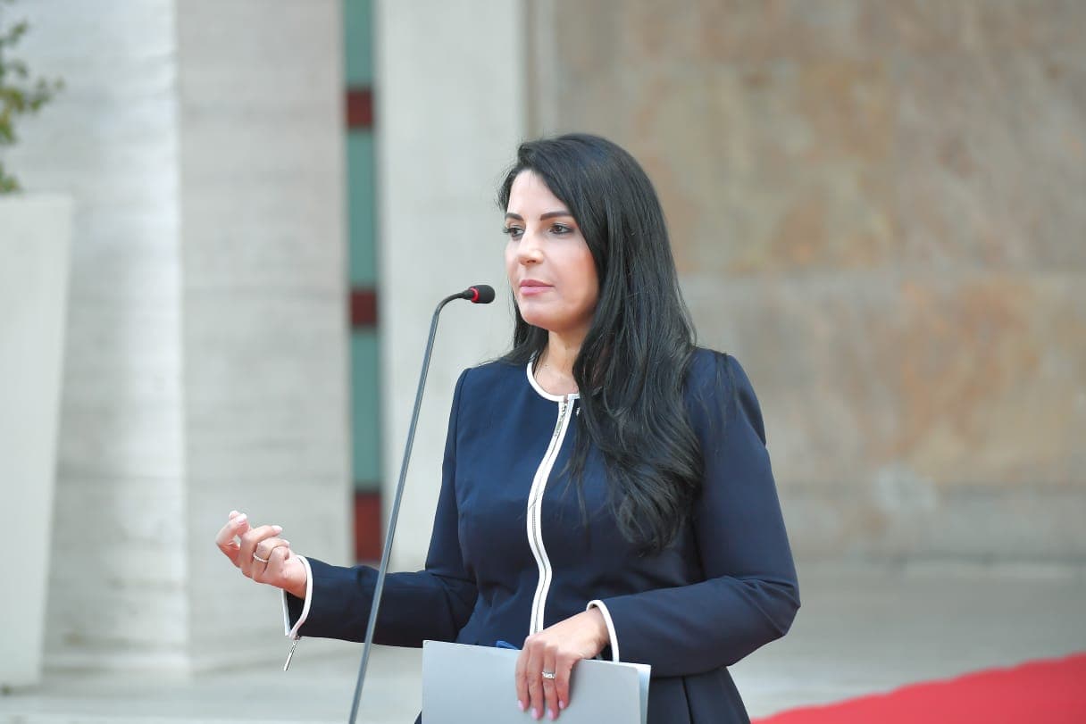 Shqipëria i jep borxh energji Kosovës për festën e fundvitit