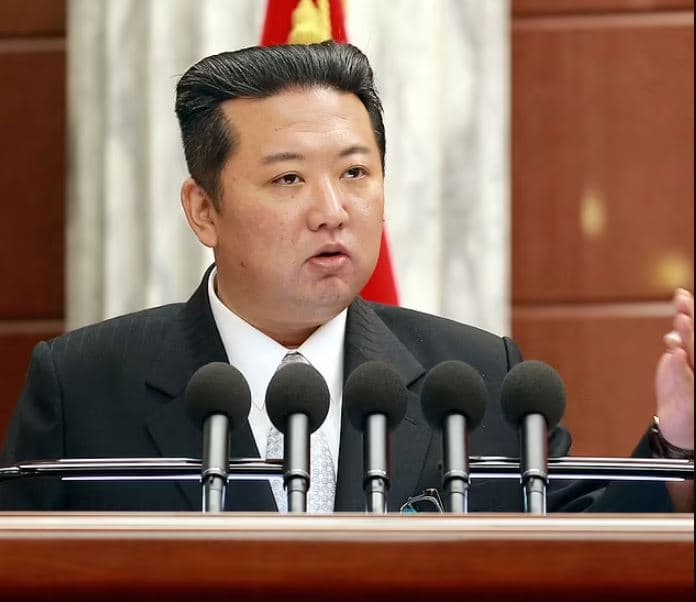 Kim Jong Un shfaqet edhe më i dobët në mbledhjet e qeverisë
