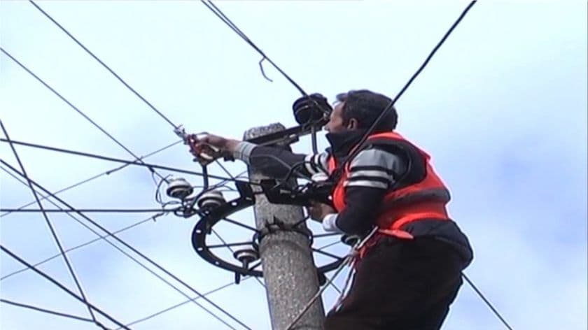 Elektriçisti humbi jetën, arrestohet përgjegjësi në Memaliaj