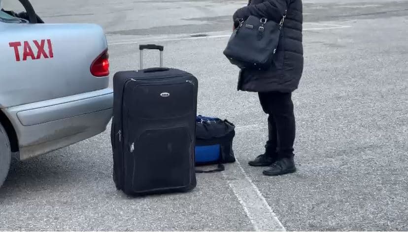 Viti i Ri kthen shqiptarët në familje, fluks emigrantësh në portin e Vlorës