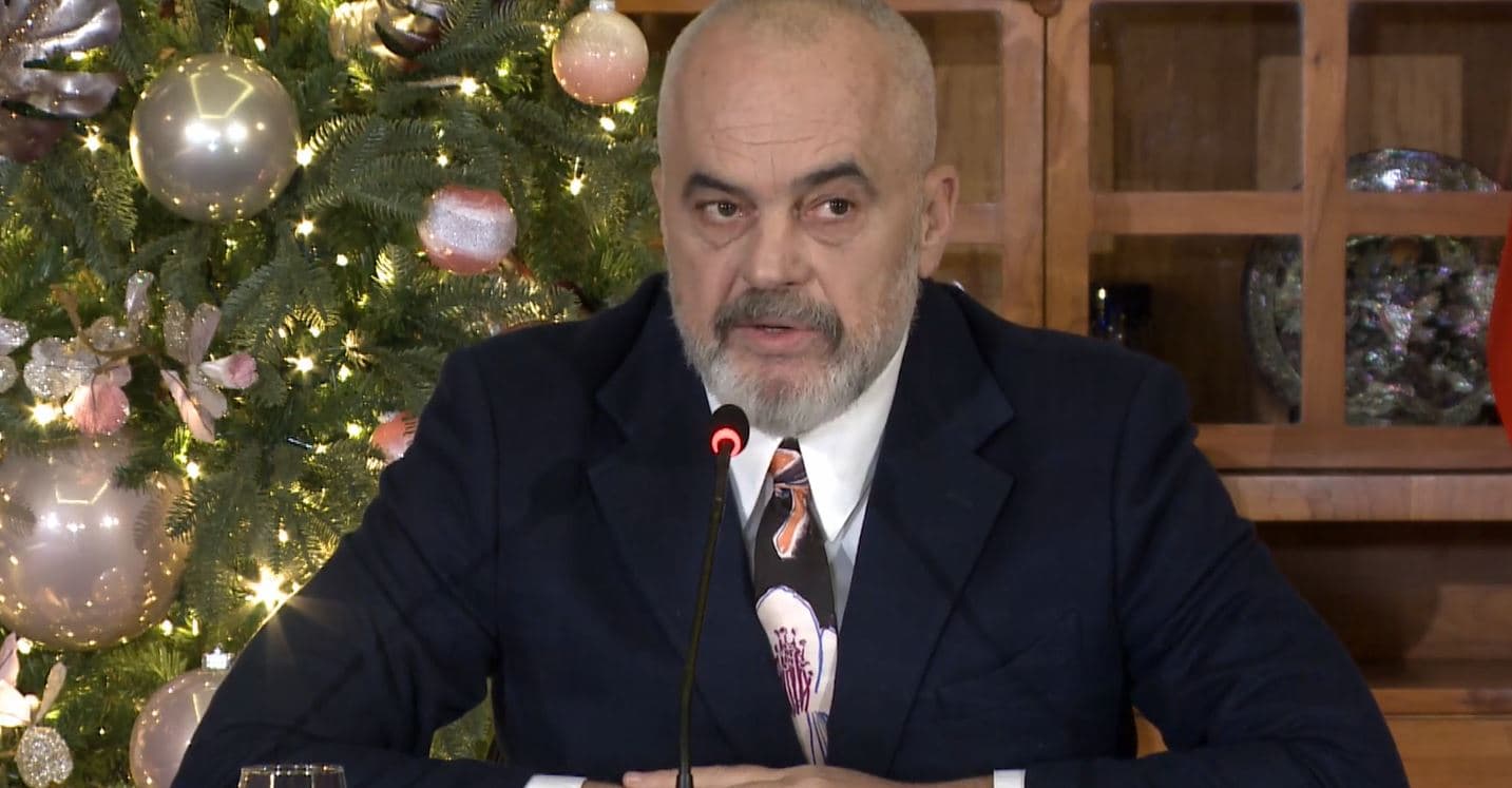 “Makina super luksoze”, Rama mbron Veliajn: Po shani kot (VIDEO)