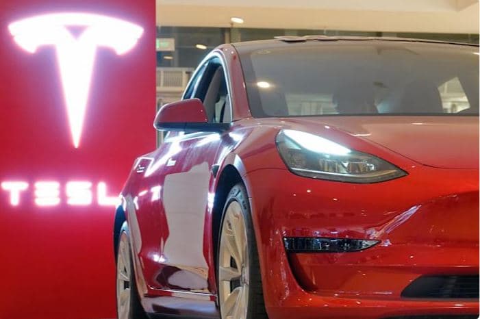 Për çështje sigurie, Tesla tërheq gati gjysmë milioni makina elektrike
