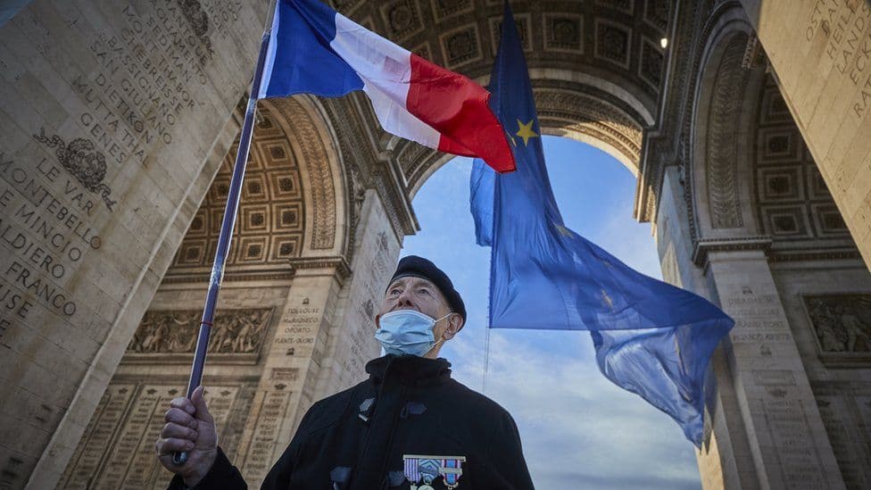 Flamuri i BE-së hiqet nga Harku i Triumfit në Paris