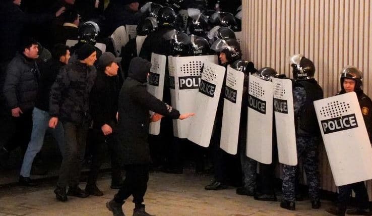 Protestat për rritjen e çmimit të karburantit në Kazakistan, jep dorëheqjen qeveria dhe shpallet gjendja e jashtëzakonshme 