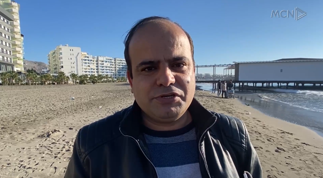 Afganët nisin plazhin në Shëngjin (VIDEO)