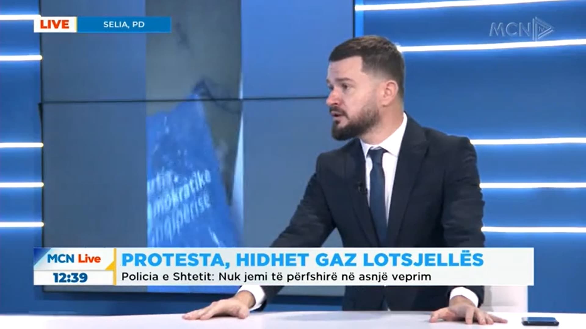    Përshkallëzimi i protestës së PD/ Curri: I denjë për skenar filmash aksion, pamje që turpërojnë tërë shqiptarët (VIDEO)