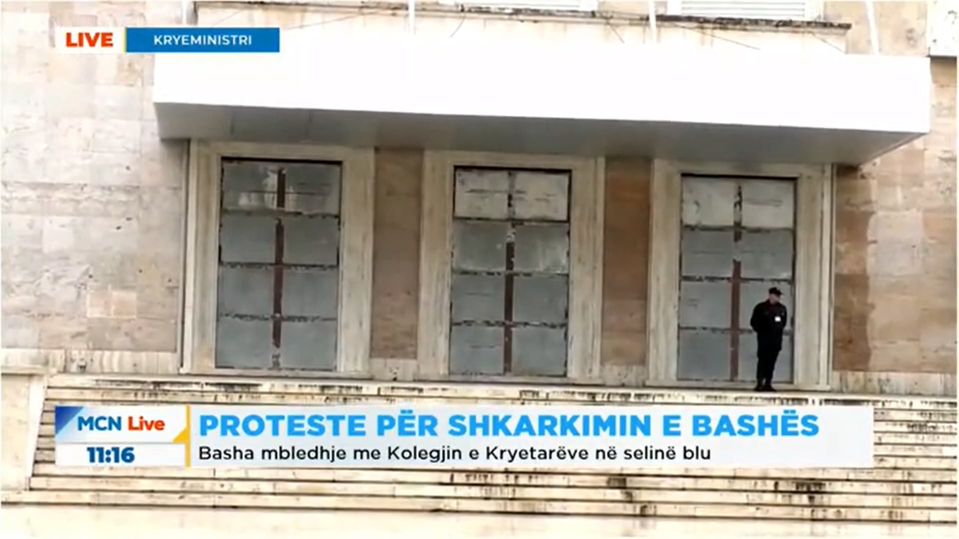 Protesta e Berishës te PD/ Vendoset pllakë metalike në derën e kryeministrisë