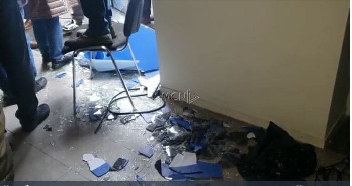  Protestuesit e Berishës thyejnë xhamat e godinës dhe kamerat e sigurisë