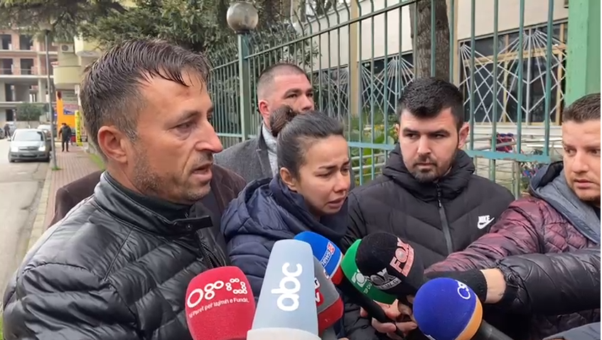Vdekja e 3-vjeçarit në Fier, nëna: Na kanë gënjyer, duam drejtësi (VIDEO)