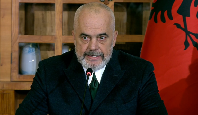 Rama mbledh drejtuesit e qarqeve