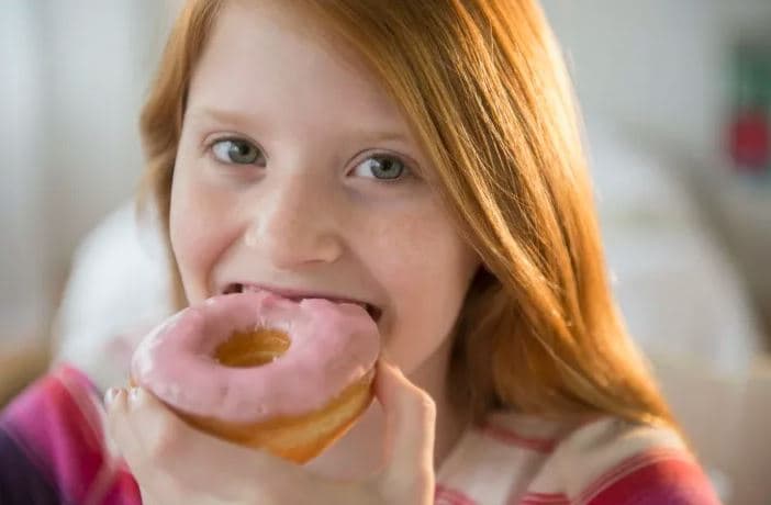 Si ndikon sheqeri i tepërt në zhvillimin e trurit gjatë fëmijërisë dhe adoleshencës