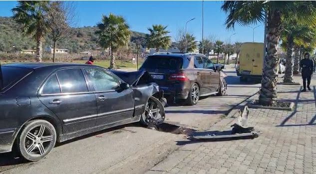 Video/ Përplasen tre makina në Lushnje, nuk ka të lënduar