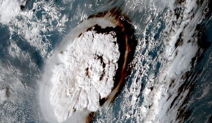 Tsunami godet Tongën pas shpërthimit të vullkanit (VIDEO)