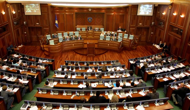 Kuvendi miraton rezolutën që i thotë jo referendumit serb brenda kufijve të Kosovës