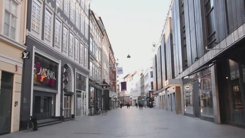  Danimarka hap vendet publike, heq kufizimet e antiCovid