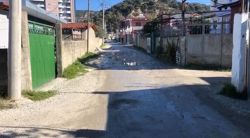 Video/ Lagja ‘10 Korriku’ në Vlorë, 27 vite pa investime