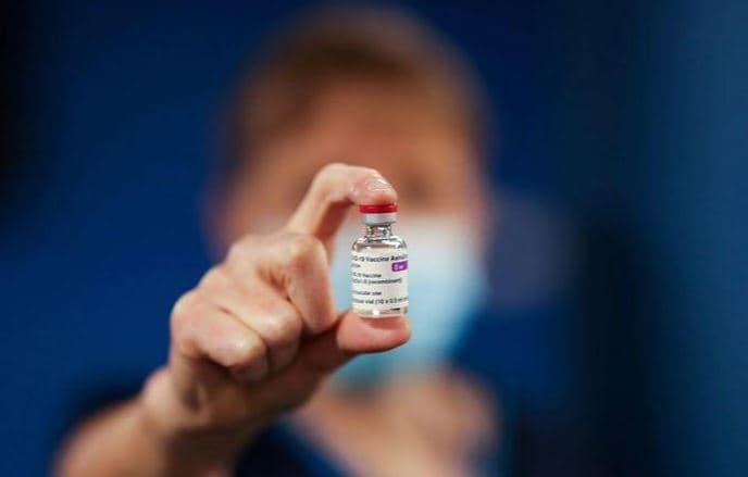 Pas mpiksjes së gjakut, EMA liston një tjetër efekt anësor të AstraZeneca