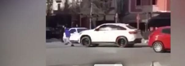 Tentoi të shtypë me makinë të riun në Vlorë, shpallet në kërkim 23-vjeçari