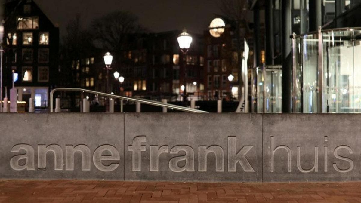 Kush e tradhtoi Anne Frank?