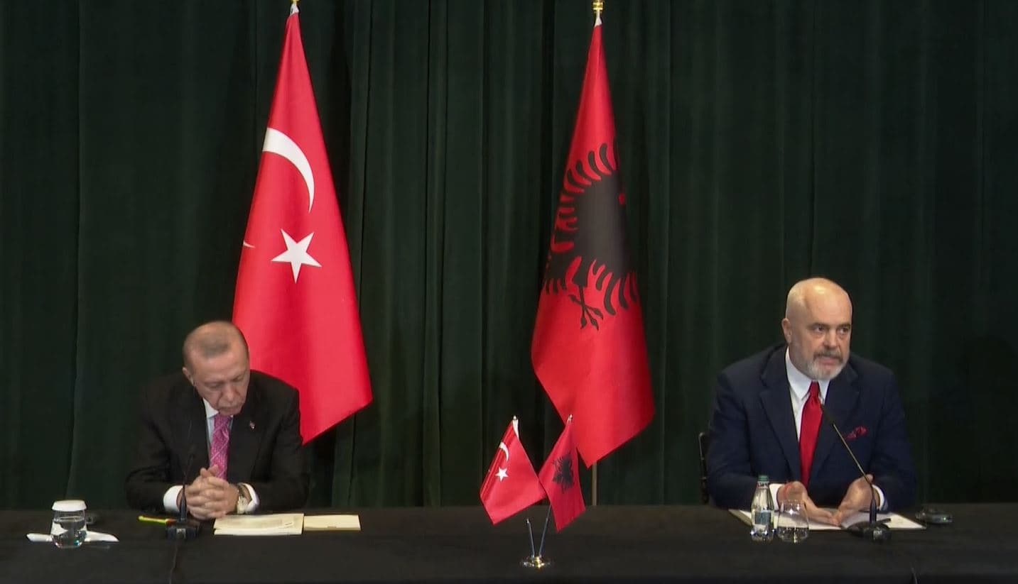 Erdogan dhe Rama nënshkruajnë 7 marrëveshjet e bashkëpunimit mes dy vendeve (VIDEO)